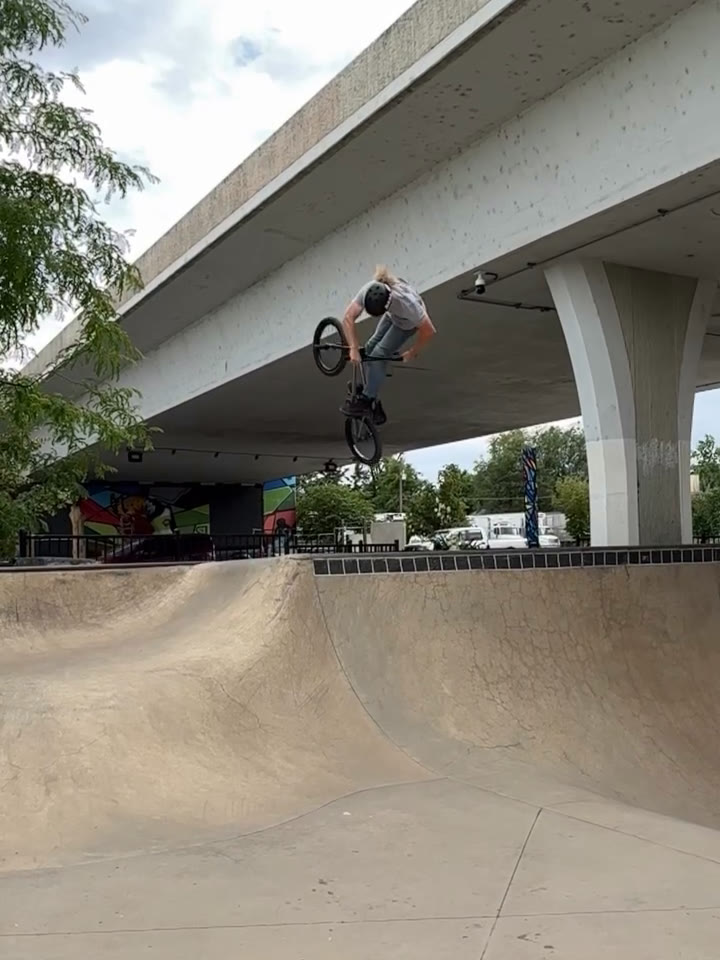 Melville Smith turning down an air out of a concrete bowl under the overpass