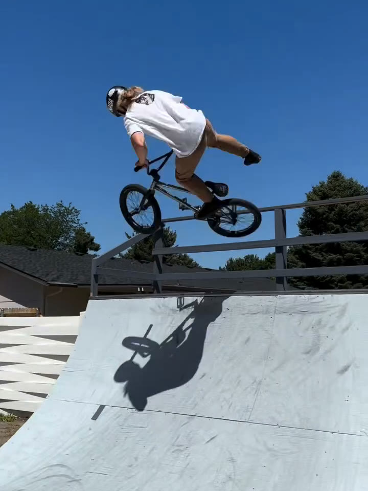 Melville Smith stalling the front pegs on the mini-ramp rail
